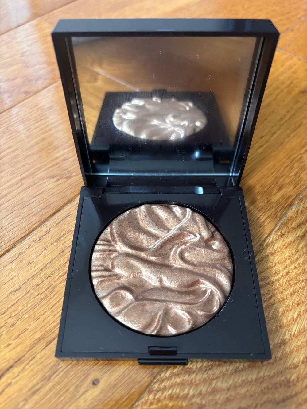 laura mercier face illuminator in the shade, seduction powder Compact